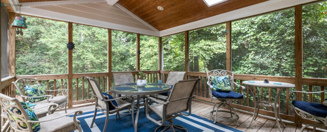 Exploring the Best Restaurants Listed on Bag of Cakes Menu